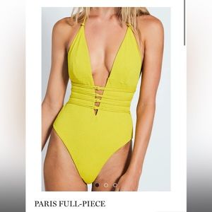 Devon Windsor Paris Full Piece